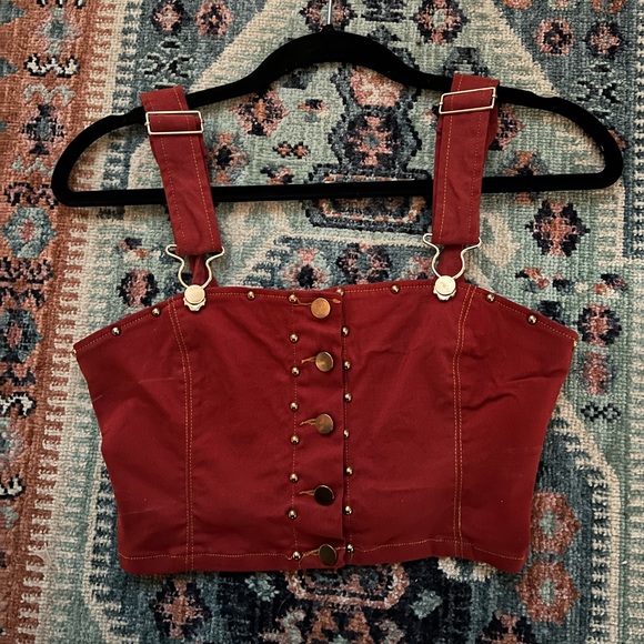 fun crop top with fake front buttons - Picture 1 of 2